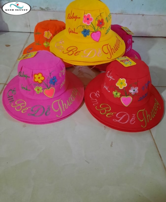 nón vành  thêu em bé dễ thưng