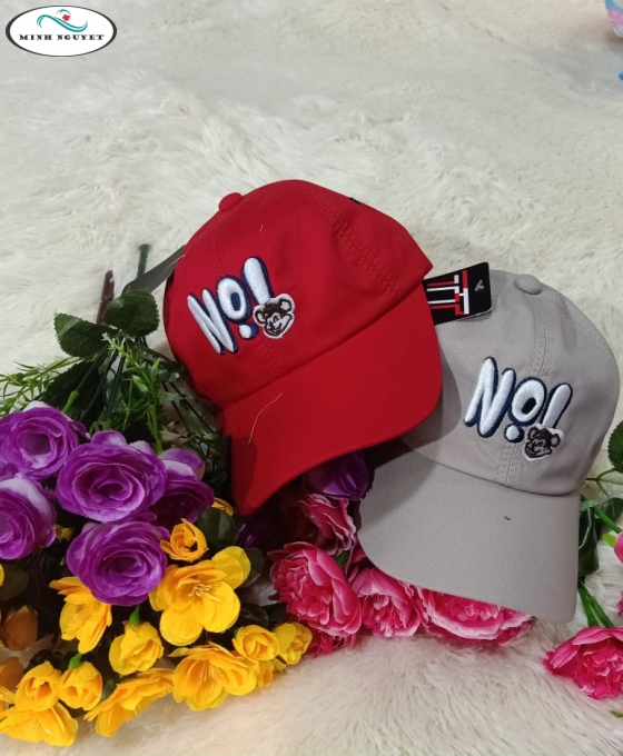 nón lưỡi trai em bé thêu NO