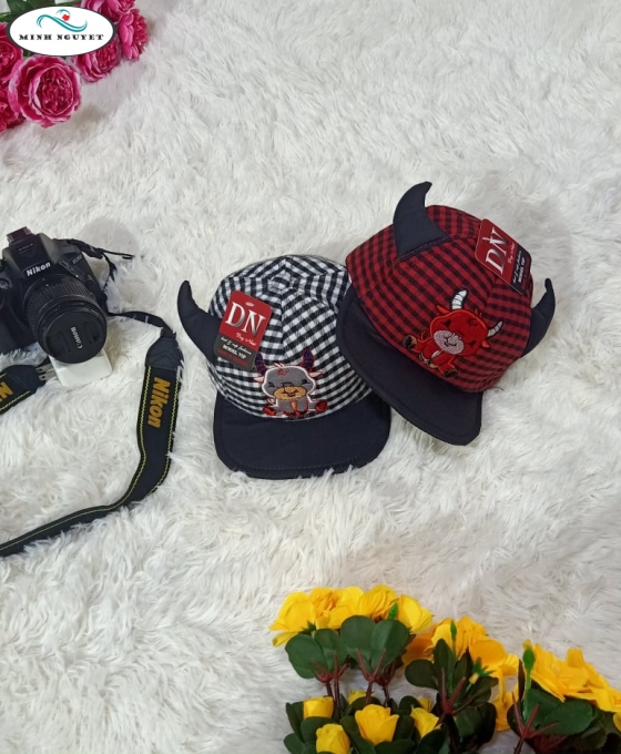 nón lưỡi trai em bé 2 sừng